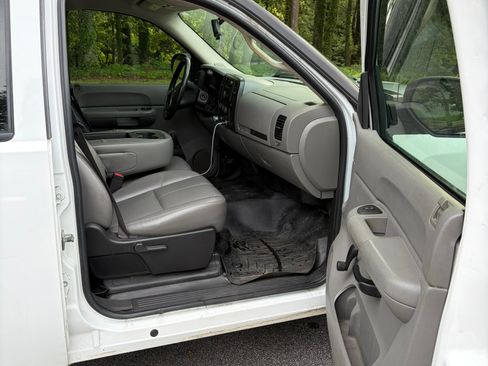 Used 2007 Chevrolet Silverado 1500 W/T w/ Towing Package RWD image 12