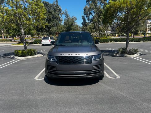 Used 2018 Land Rover Range Rover Long Wheelbase Autobiography image 2
