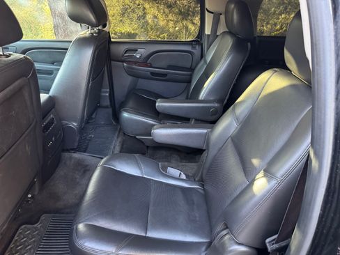 Used 2014 Chevrolet Suburban LTZ image 14