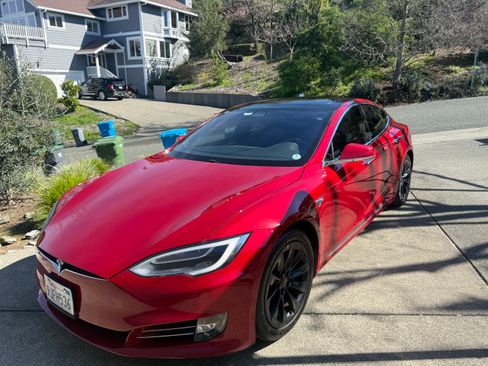 Used 2016 Tesla Model S 85D image 2