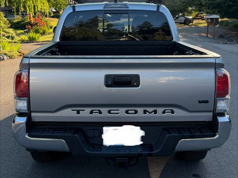Used 2023 Toyota Tacoma TRD Off-Road AWD/4WD image 5