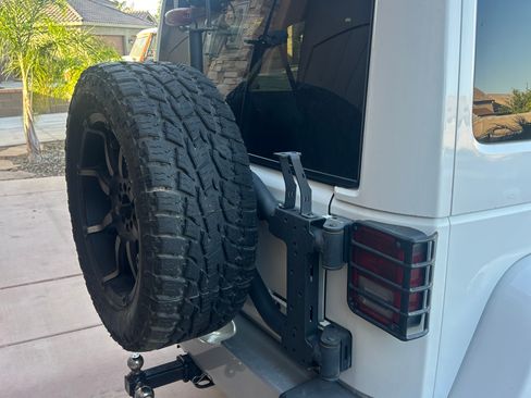 Used 2015 Jeep Wrangler Unlimited Sahara w/ Max Tow Package AWD/4WD image 10