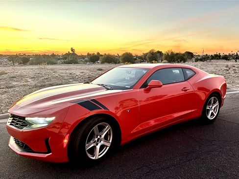 Used 2019 Chevrolet Camaro LT RWD image 4