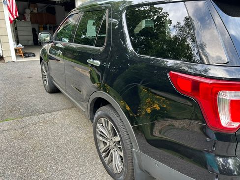 Used 2017 Ford Explorer Platinum AWD/4WD image 6
