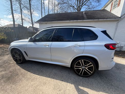 Used 2019 BMW X5 xDrive40i w/ M Sport Package image 5