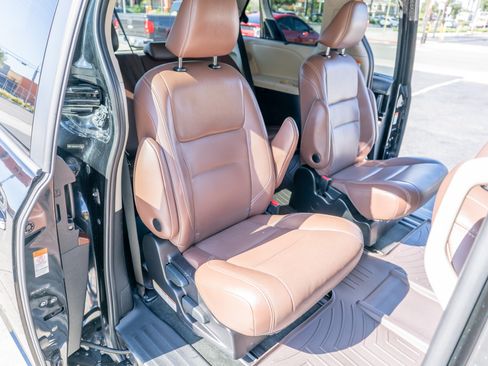 Used 2015 Toyota Sienna Limited Premium image 23
