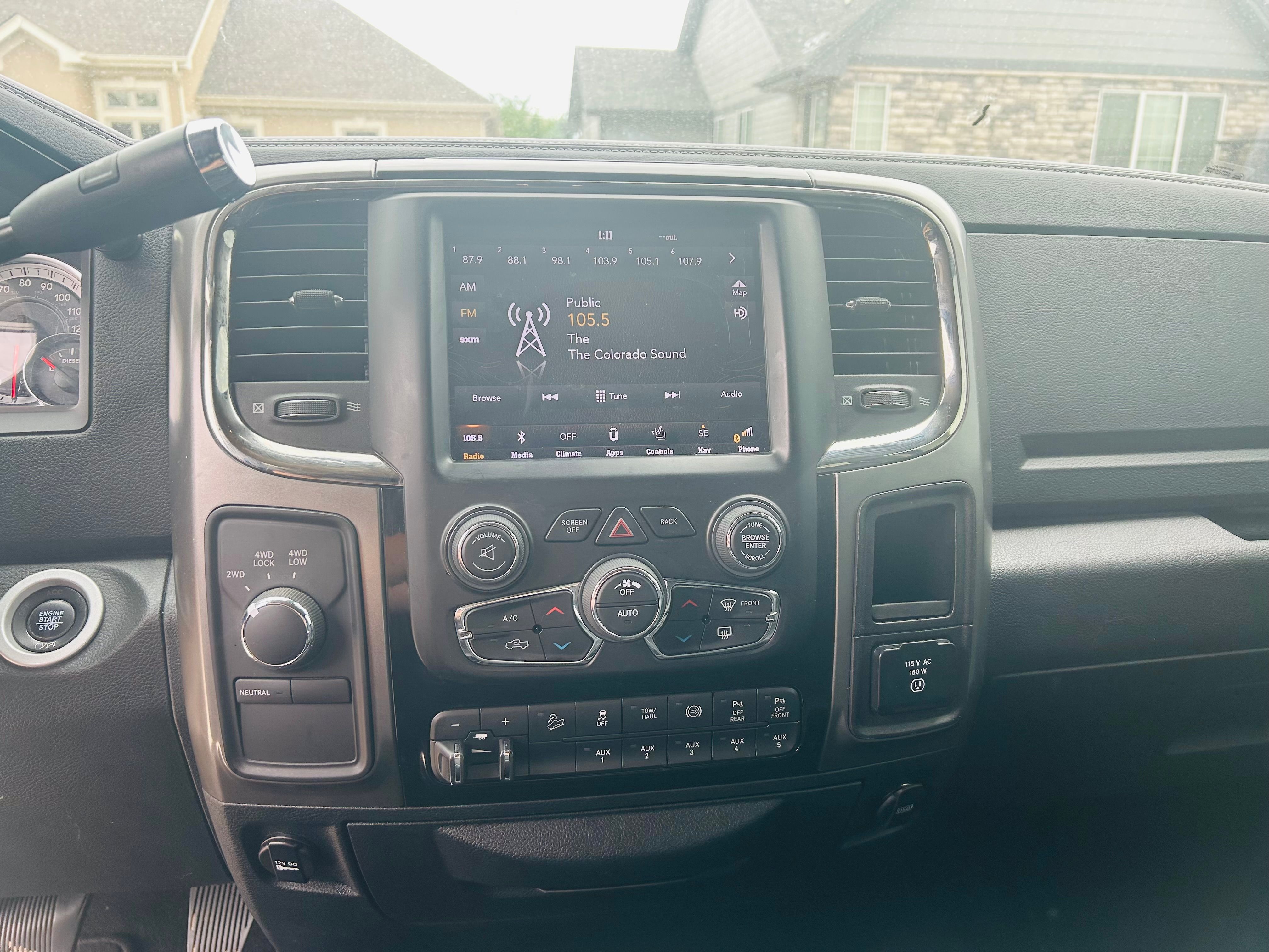 Used 2018 RAM 2500 Laramie w/ Sport Appearance Group AWD/4WD image 10