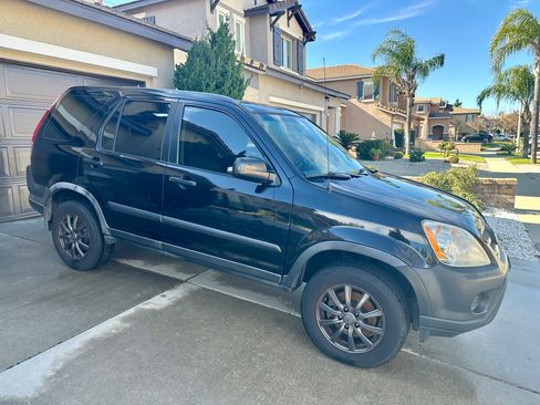 Used 2005 Honda CR-V LX image 4