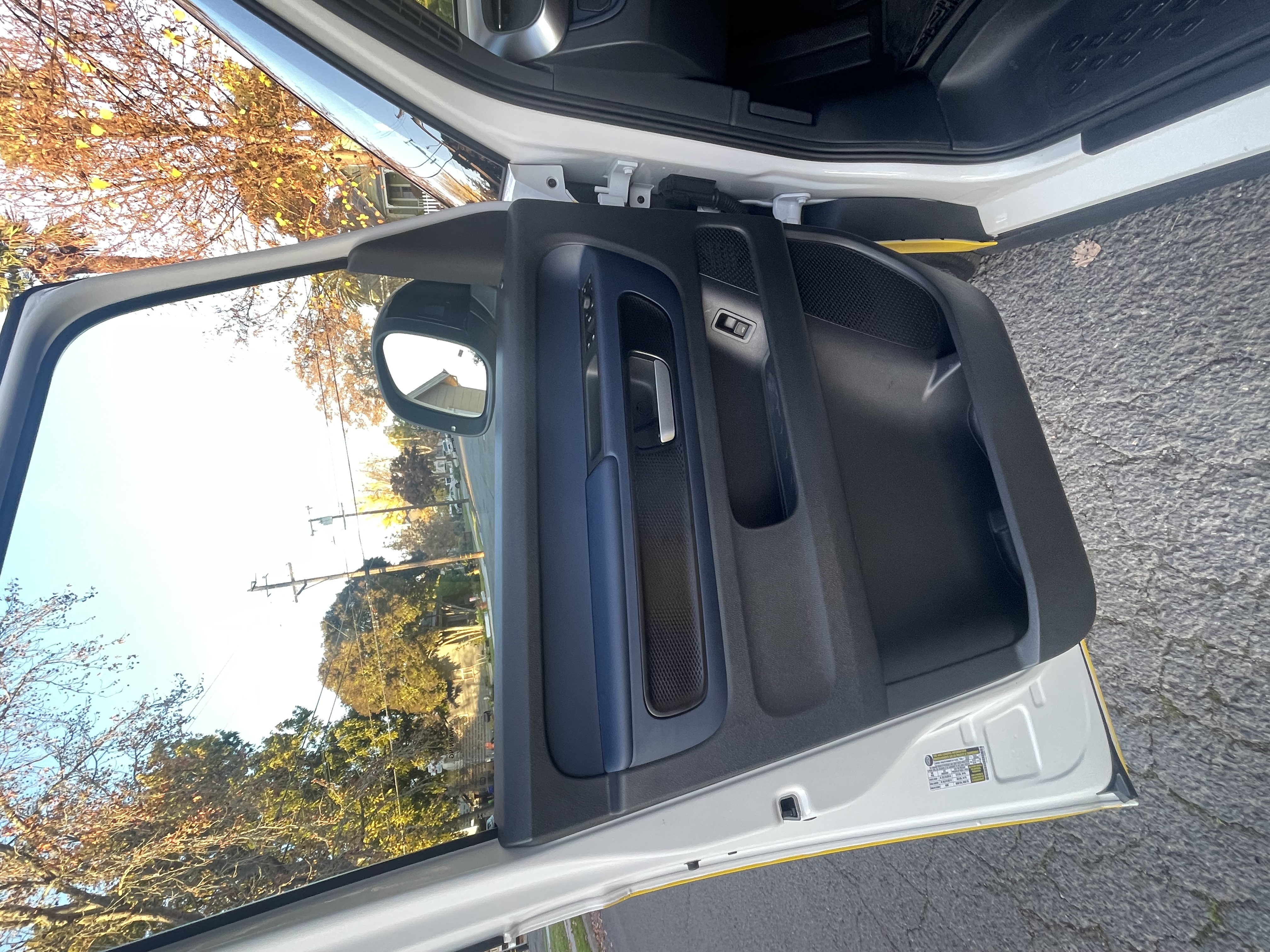 Used 2025 Volkswagen ID. Buzz Pro S RWD image 21