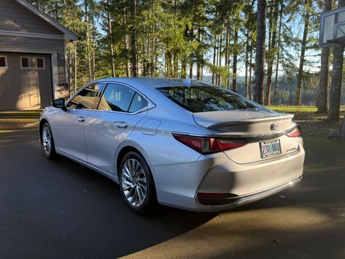 Used 2019 Lexus ES 300h 300h Luxury Sedan 4D image 6