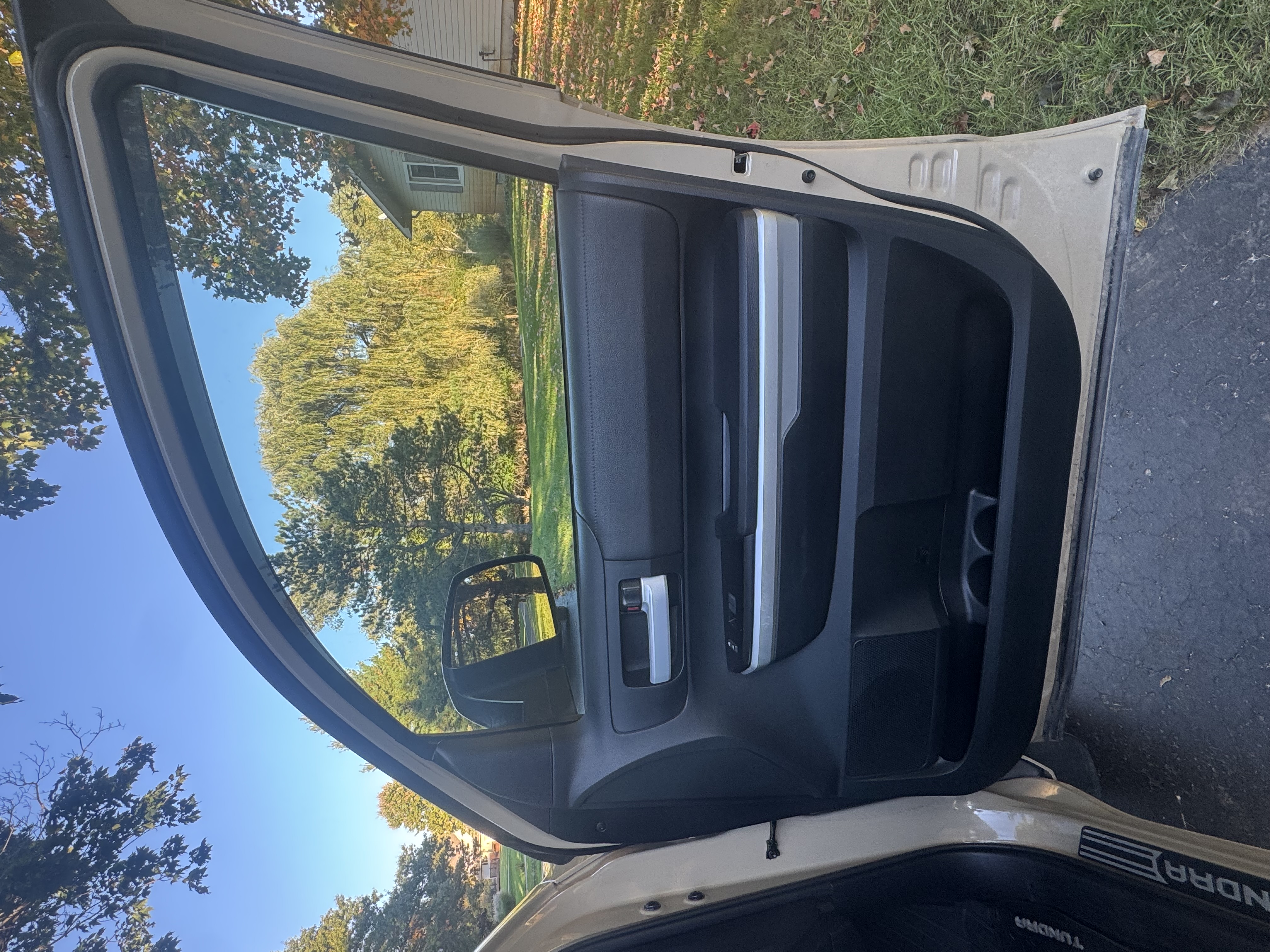 Used 2017 Toyota Tundra SR5 AWD/4WD image 13