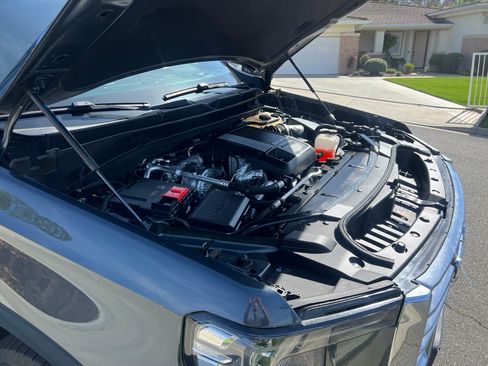 Used 2021 GMC Yukon SLT w/ Rear Media and Nav Package image 11