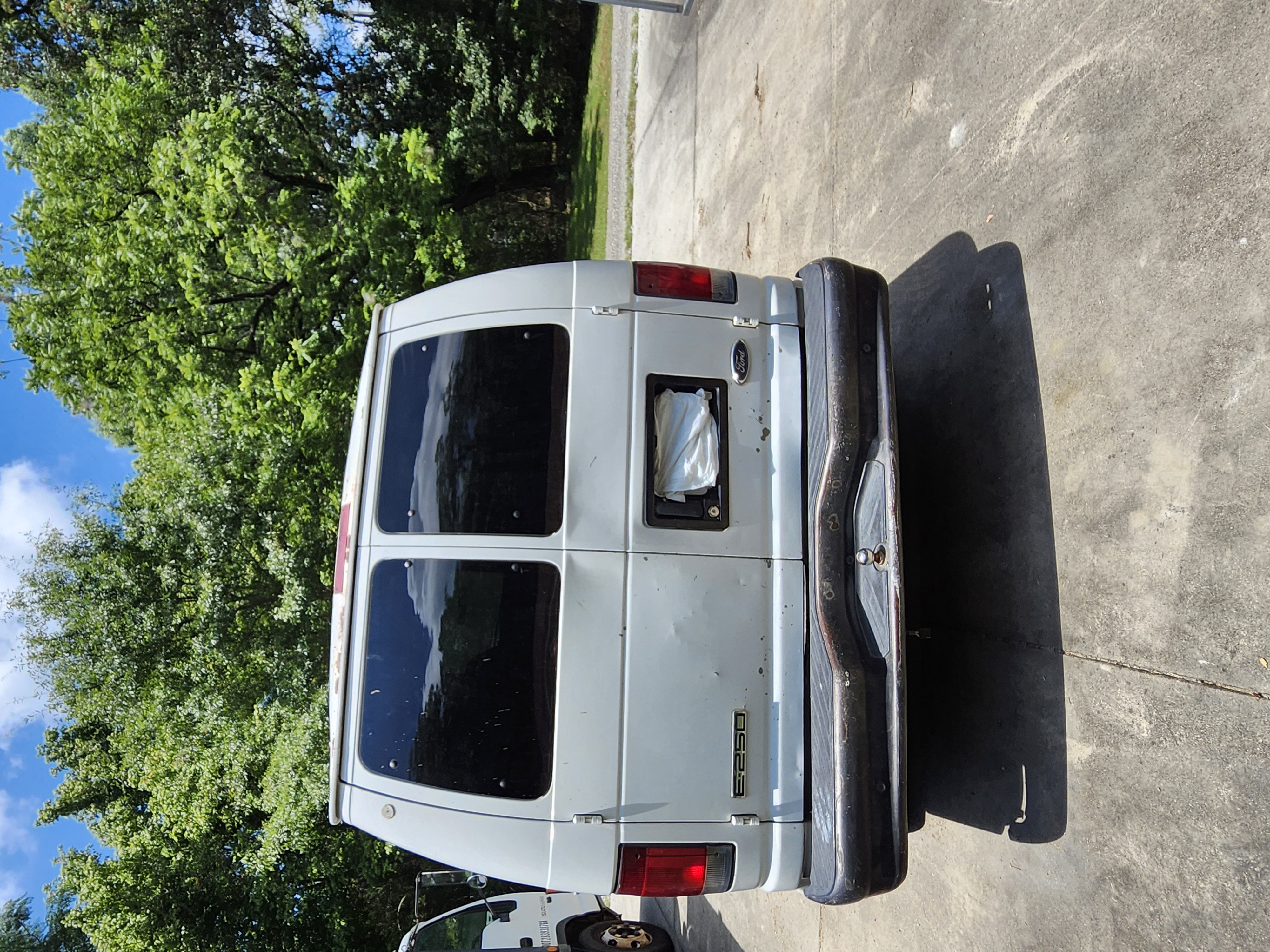 Used 2006 Ford E-250 and Econoline 250 RWD image 4