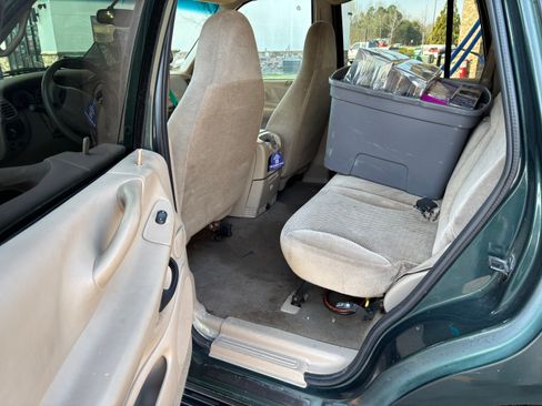 Used 2001 Ford Expedition XLT image 4