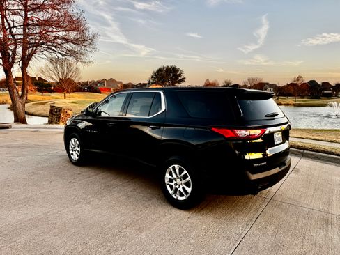 Used 2019 Chevrolet Traverse LS image 2