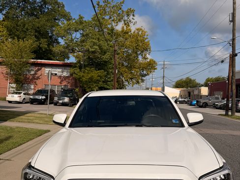 Used 2022 Toyota Tacoma TRD Off-Road w/ Technology Package AWD/4WD image 6