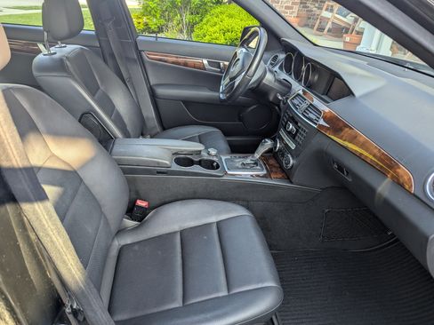 Used 2013 Mercedes-Benz C 250 Sedan image 9