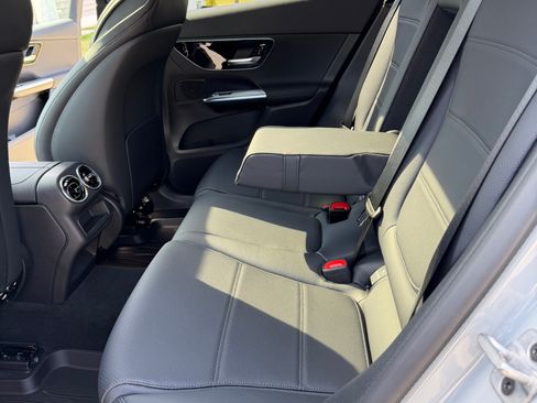 Used 2025 Mercedes-Benz GLC 300 4MATIC image 13