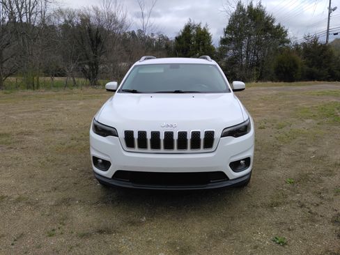 Used 2019 Jeep Cherokee Latitude w/ Popular Appearance Group image 4