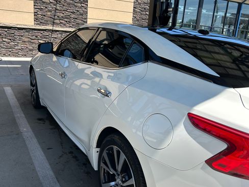 Used 2017 Nissan Maxima 3.5 SL FWD image 2