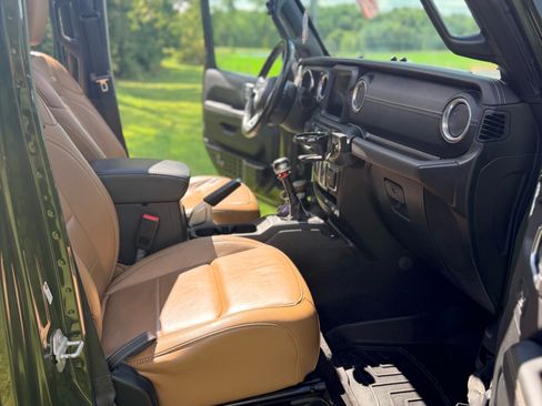 Used 2021 Jeep Wrangler Unlimited Sahara w/ Uconnect 4C Nav & Sound Group AWD/4WD image 22