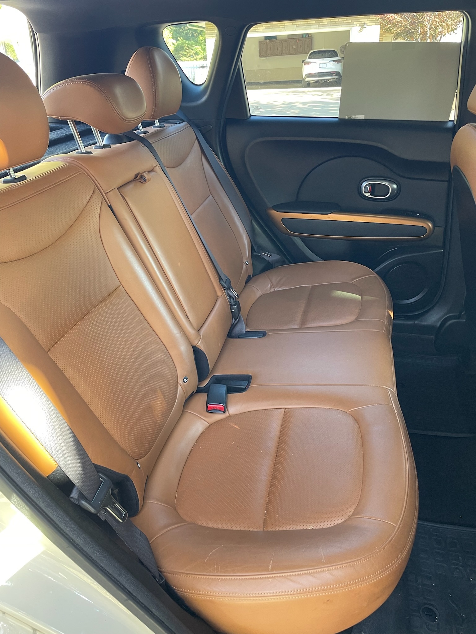 Used 2015 Kia Soul ! w/ Sun & Sound Package FWD image 6