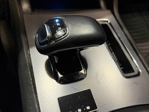 Used 2012 Dodge Charger SE image 5