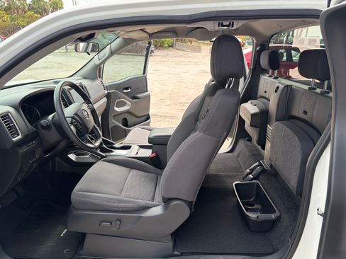 Used 2024 Nissan Frontier SV w/ Technology Package RWD image 10