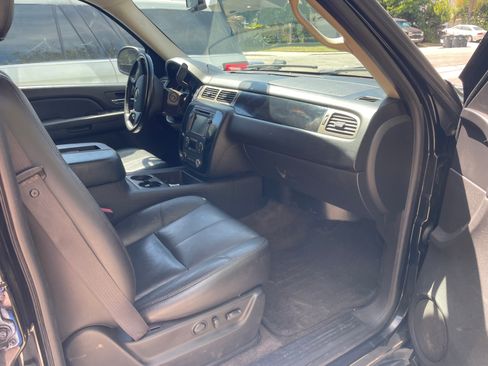 Used 2009 GMC Yukon XL SLT RWD image 2