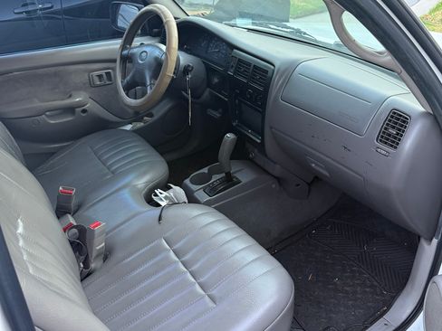 Used 2004 Toyota Tacoma 2WD Regular Cab image 6