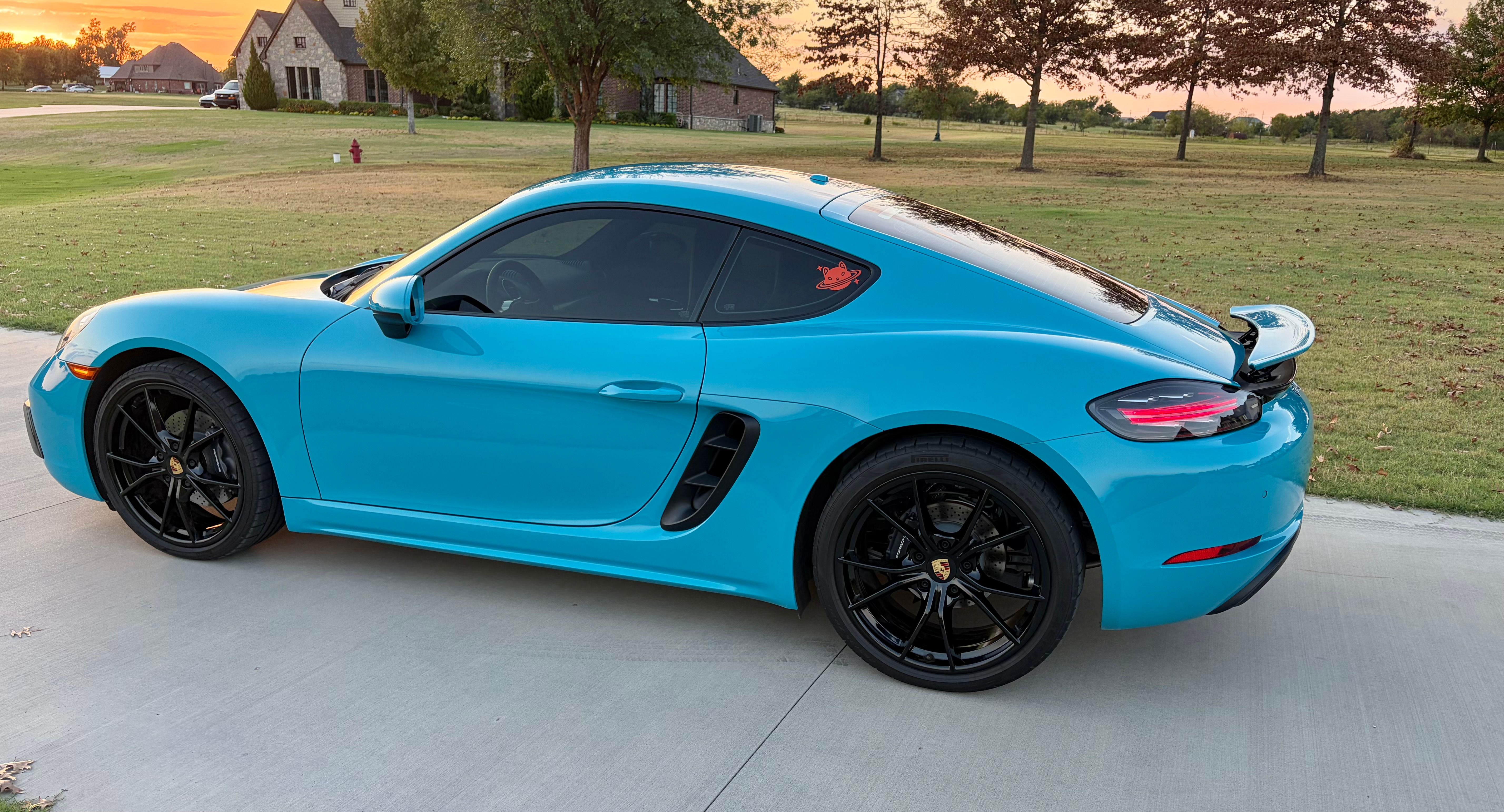 Used 2019 Porsche 718 Cayman RWD image 2