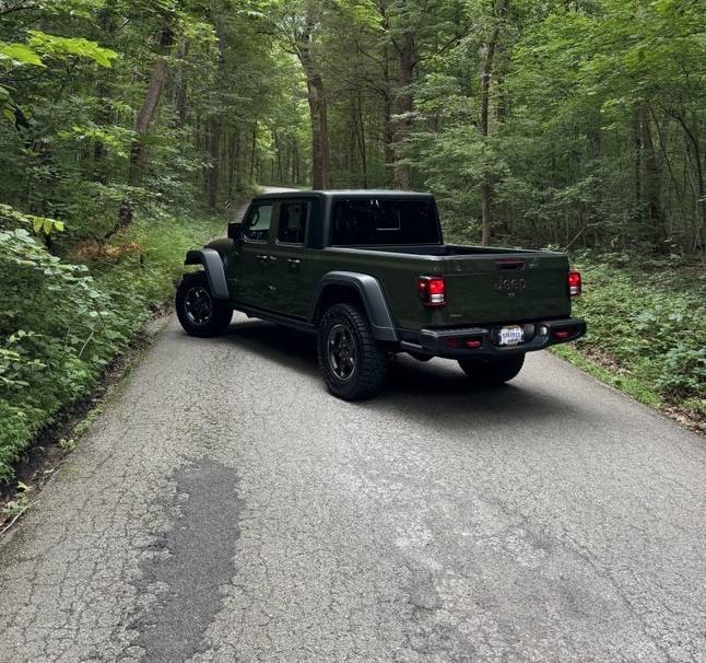 Used 2023 Jeep Gladiator Rubicon w/ Cold Weather Group AWD/4WD image 4