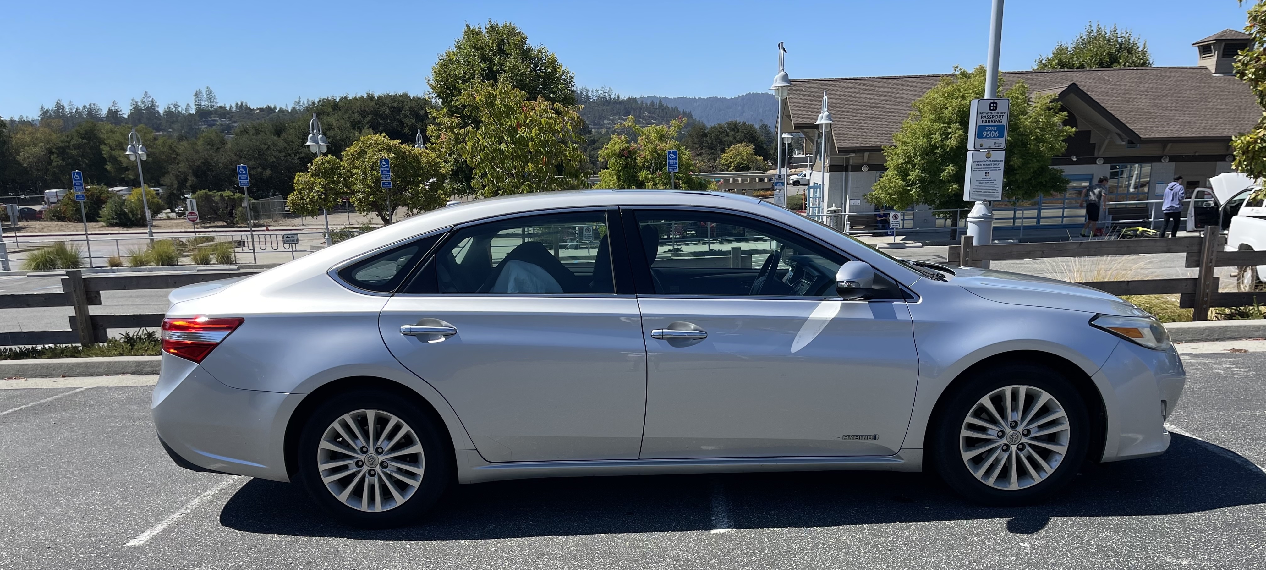 Used 2014 Toyota Avalon XLE Touring FWD image 9