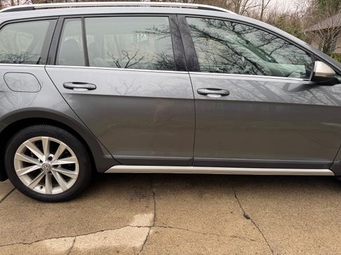 Used 2017 Volkswagen Golf Alltrack SE image 6