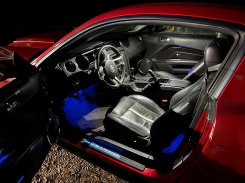 Used 2010 Ford Mustang GT Premium image 17