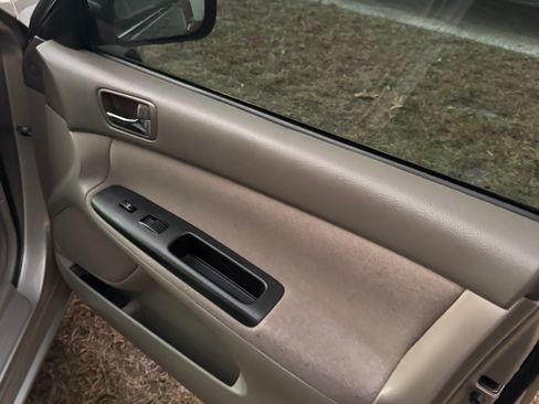 Used 2005 Toyota Camry LE image 11