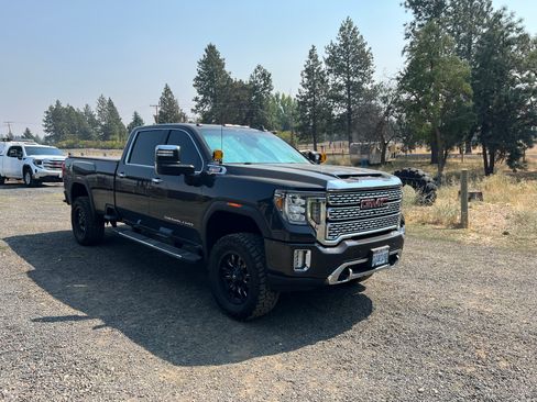 Used 2020 GMC Sierra 3500 Denali w/ Denali Ultimate Package AWD/4WD image 2