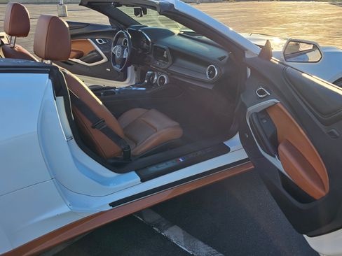 Used 2017 Chevrolet Camaro SS image 21