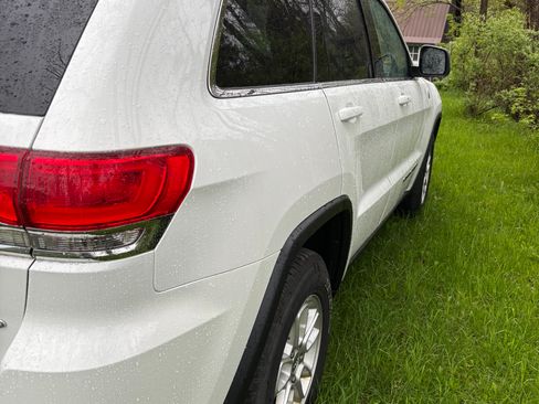 Used 2018 Jeep Grand Cherokee Laredo AWD/4WD image 4