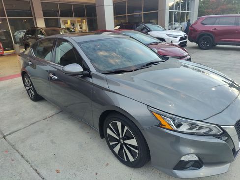 Used 2019 Nissan Altima 2.5 SV image 12