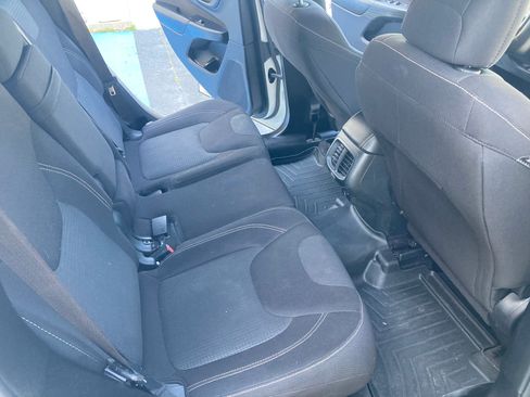 Used 2016 Jeep Cherokee Latitude w/ Comfort/Convenience Group image 13