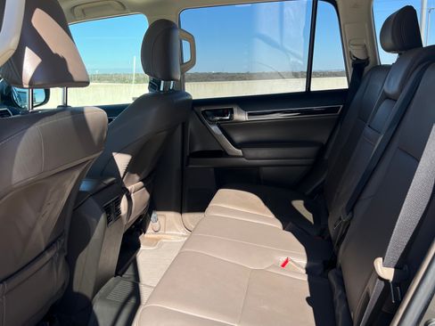 Used 2017 Lexus GX 460 image 20