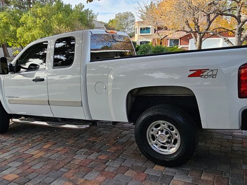 Used 2007 Chevrolet Silverado 2500 LT w/ Suspension Package, Off-Road image 4