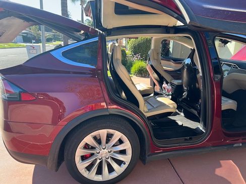Used 2016 Tesla Model X Performance image 2