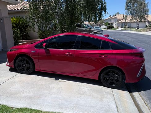 Used 2017 Toyota Prius Prime Plus w/ Carpet Mat Package FWD image 1