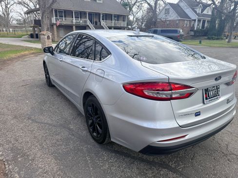 Used 2019 Ford Fusion SE image 9