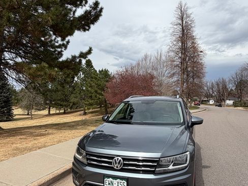 Used 2018 Volkswagen Tiguan SEL image 1