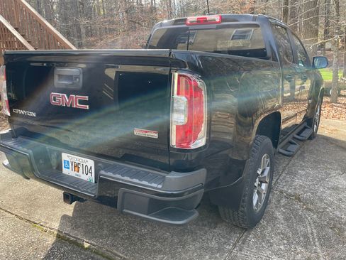 Used 2016 GMC Canyon SLE w/ All Terrain Package image 9