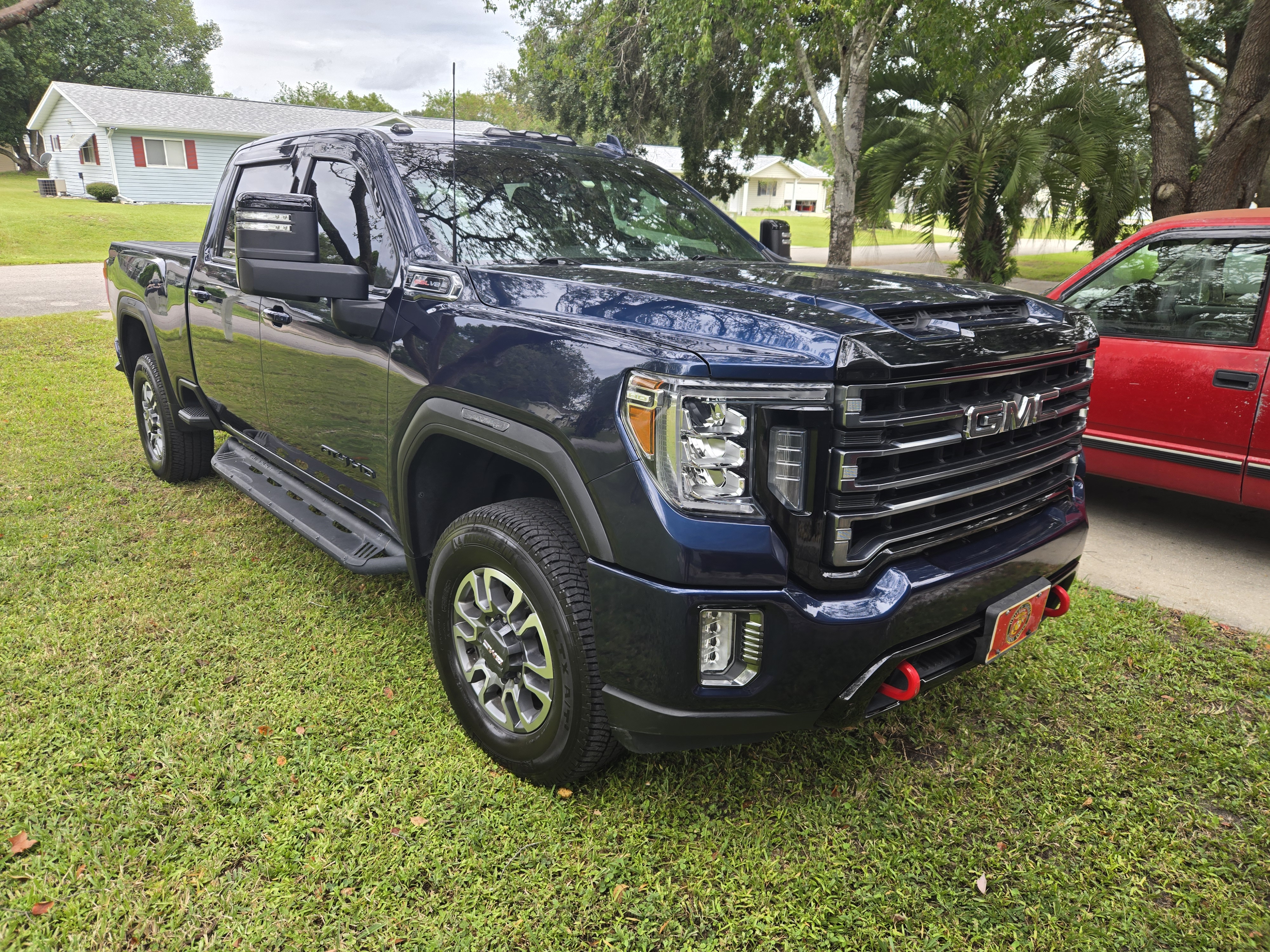 Used 2021 GMC Sierra 2500 AT4 AWD/4WD image 2