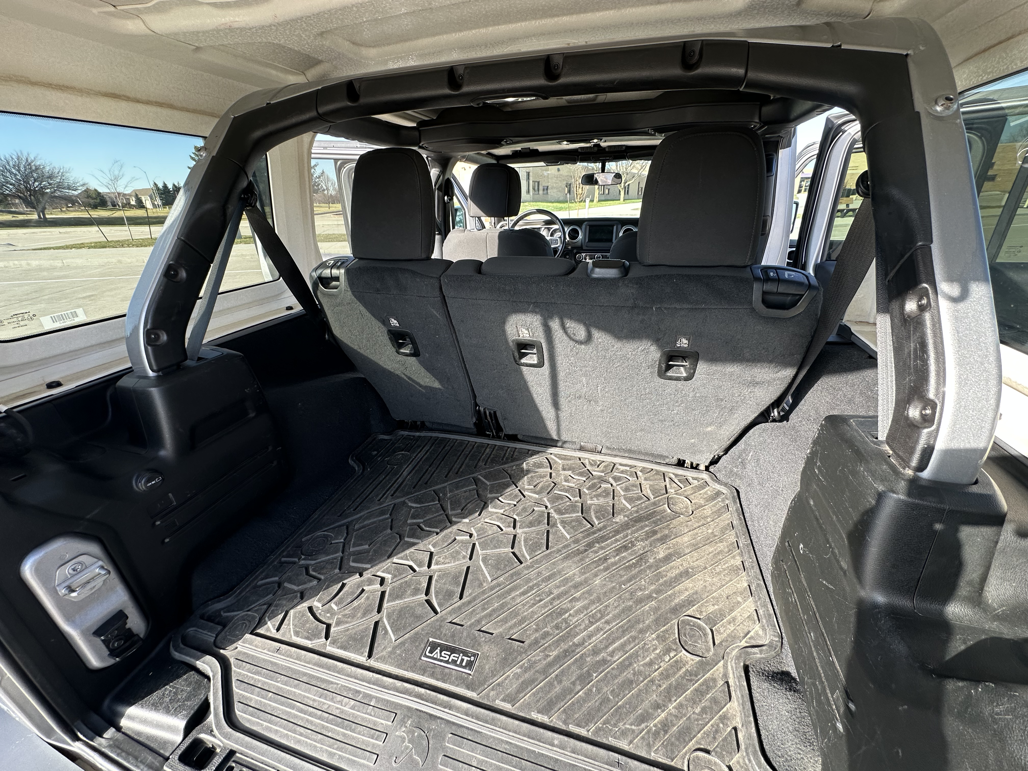 Used 2020 Jeep Wrangler Unlimited Sahara AWD/4WD image 14